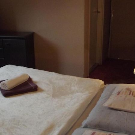 Alabastrom Panzio Es Etterem Bed & Breakfast Bogacs Bagian luar foto