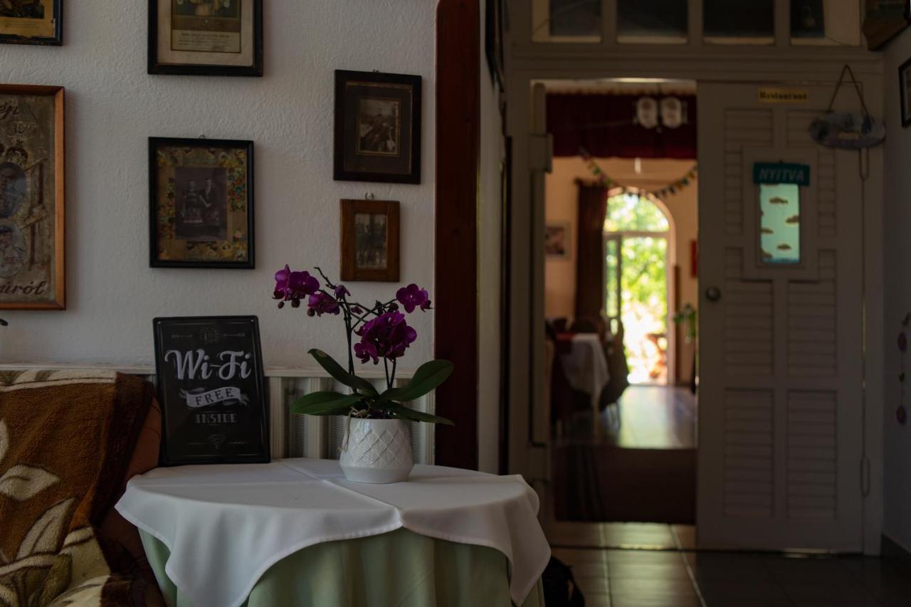 Alabastrom Panzio Es Etterem Bed & Breakfast Bogacs Bagian luar foto