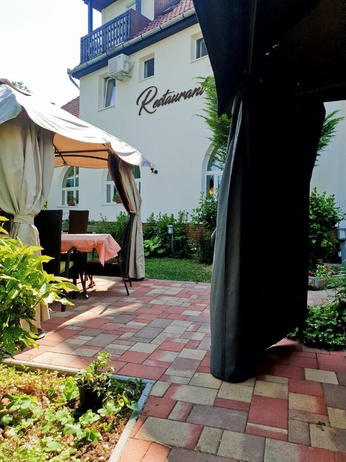 Alabastrom Panzio Es Etterem Bed & Breakfast Bogacs Bagian luar foto