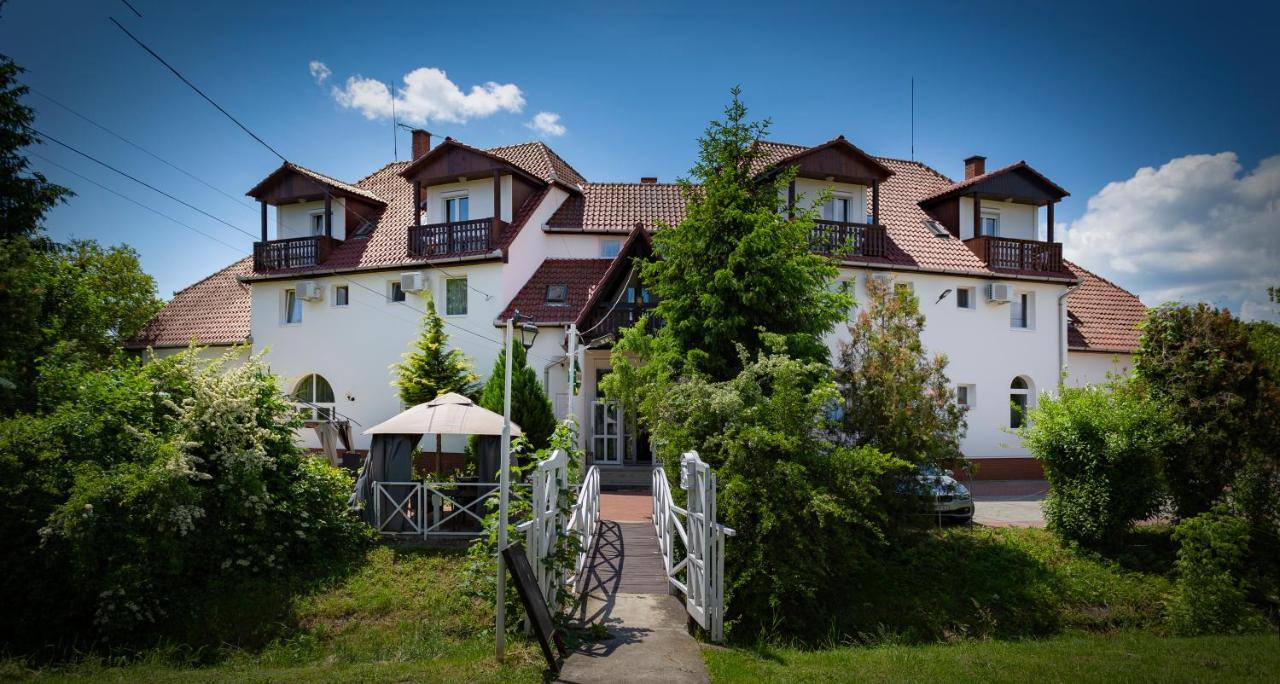 Alabastrom Panzio Es Etterem Bed & Breakfast Bogacs Bagian luar foto