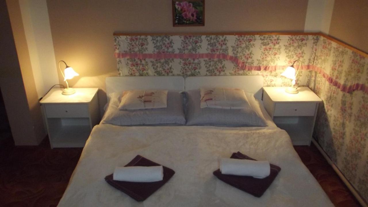 Alabastrom Panzio Es Etterem Bed & Breakfast Bogacs Bagian luar foto